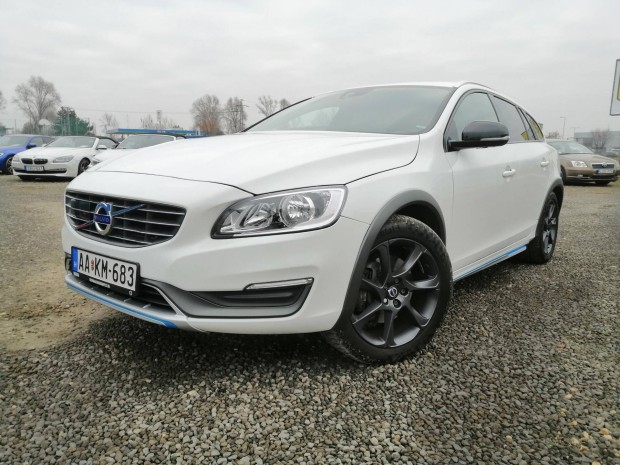 Volvo V60 Cross Country 2.0 D [D4] Momentum Gea...